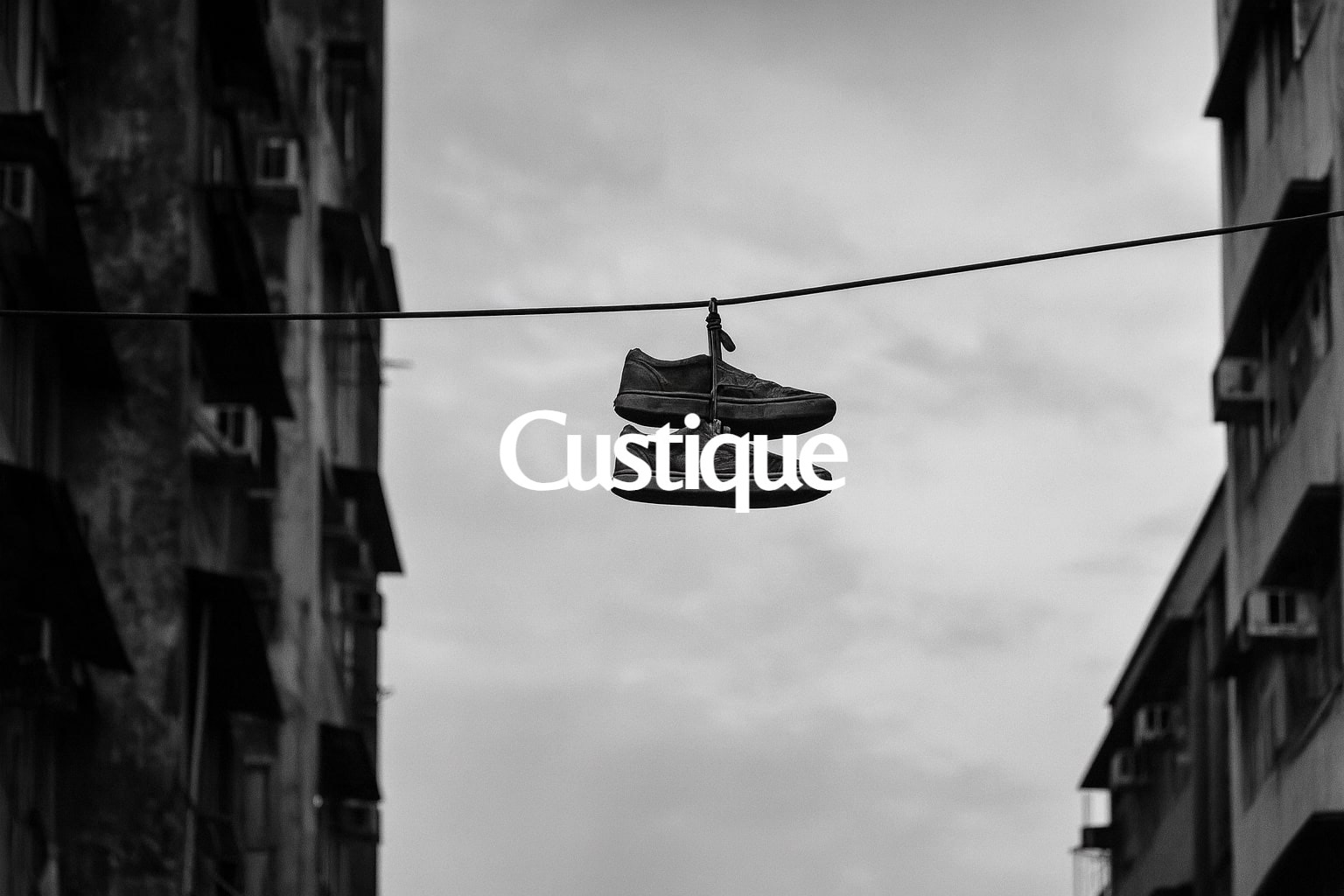 Einzigartige, handgemachte Mode von Custique Künstler:innen